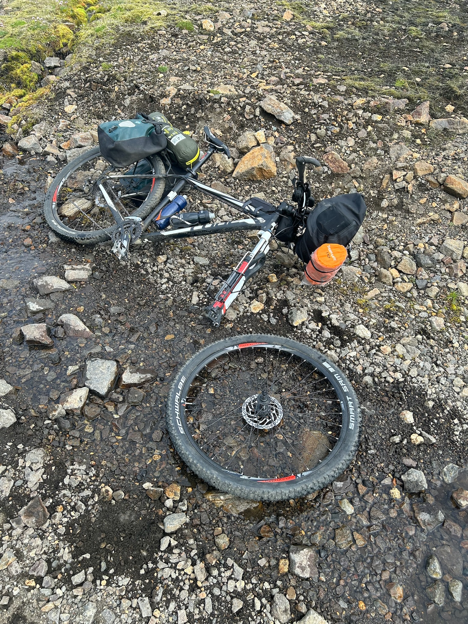 Hjólið í henglum eftir hálft heljarstökk með 1/3 skrúfu